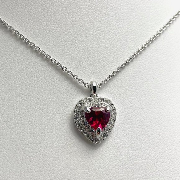 Swarovski crystal heart pendant necklace with pouch - Picture 5 of 6